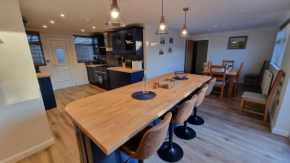 Certa Cito Exceptionally Large 4 Bedroom Bungalow and Garden Near The Beach